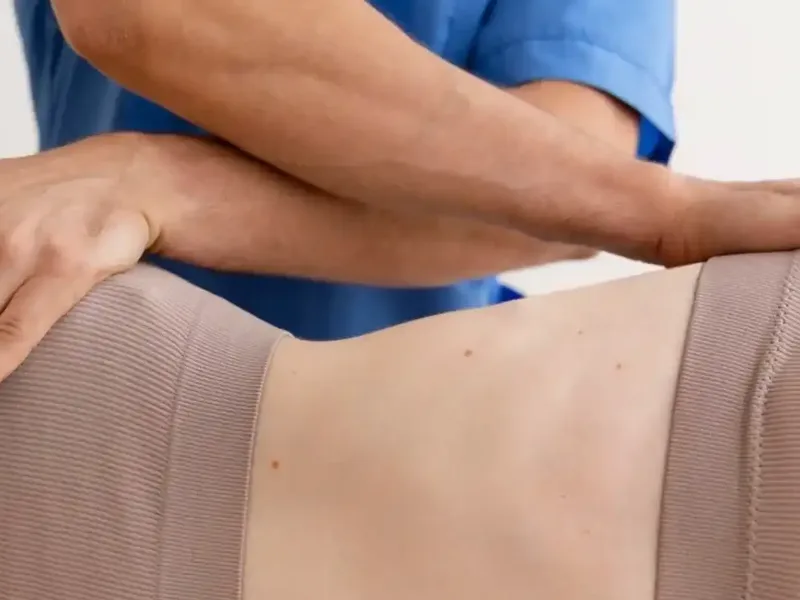 Physical therapist providing hands-on treatment to calm acute pain